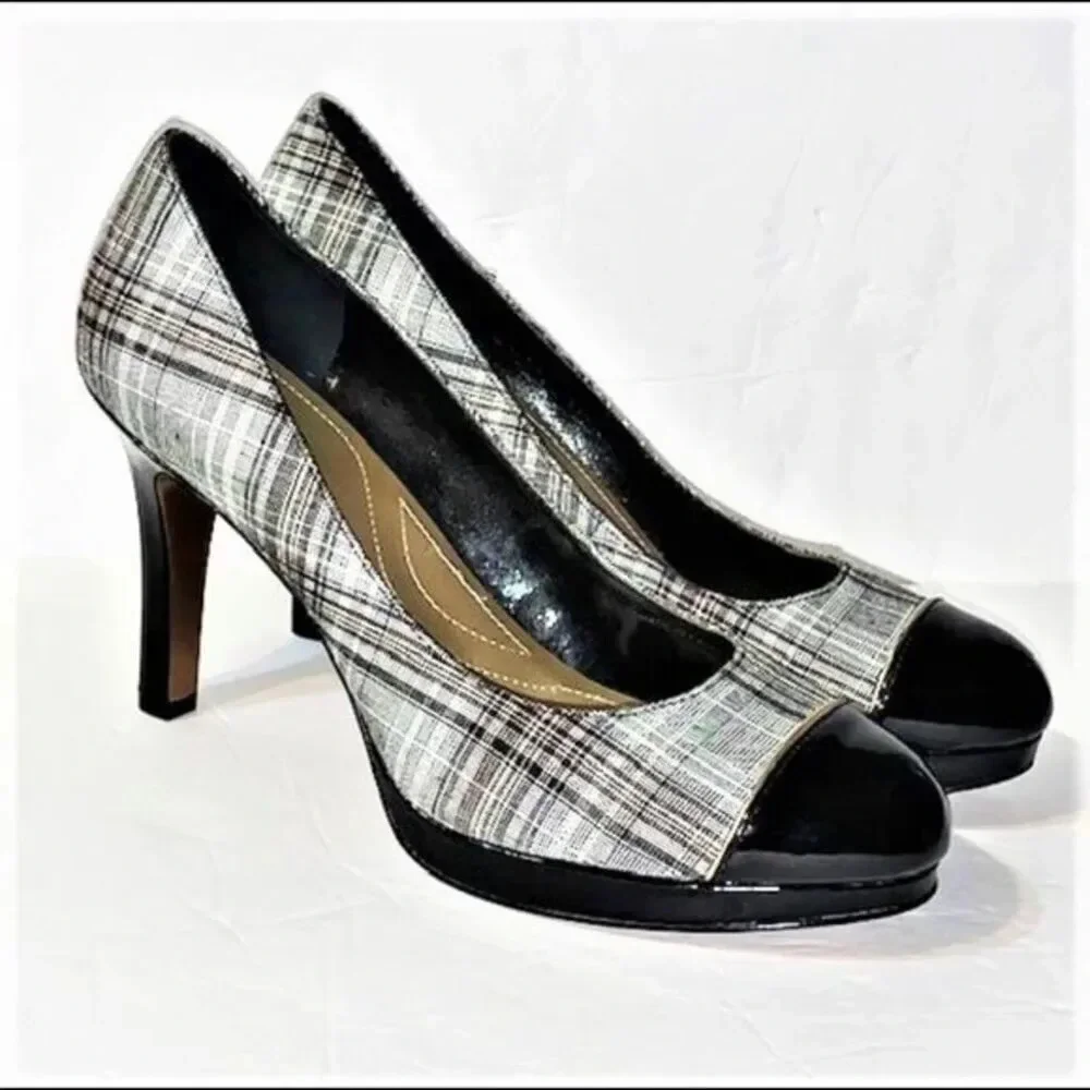 Tahari Laurie plaid pumps